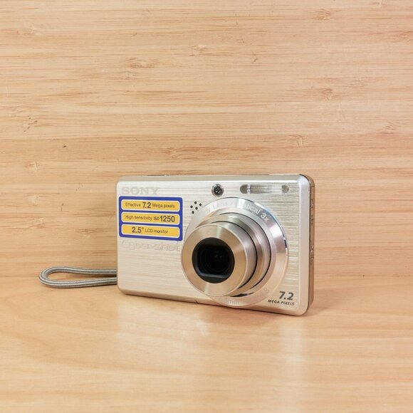 Vintage Sony Cyber-shot DSC-S750 7.2MP Digital Camera / 3x Zoom / Tested - Picture 1 of 9